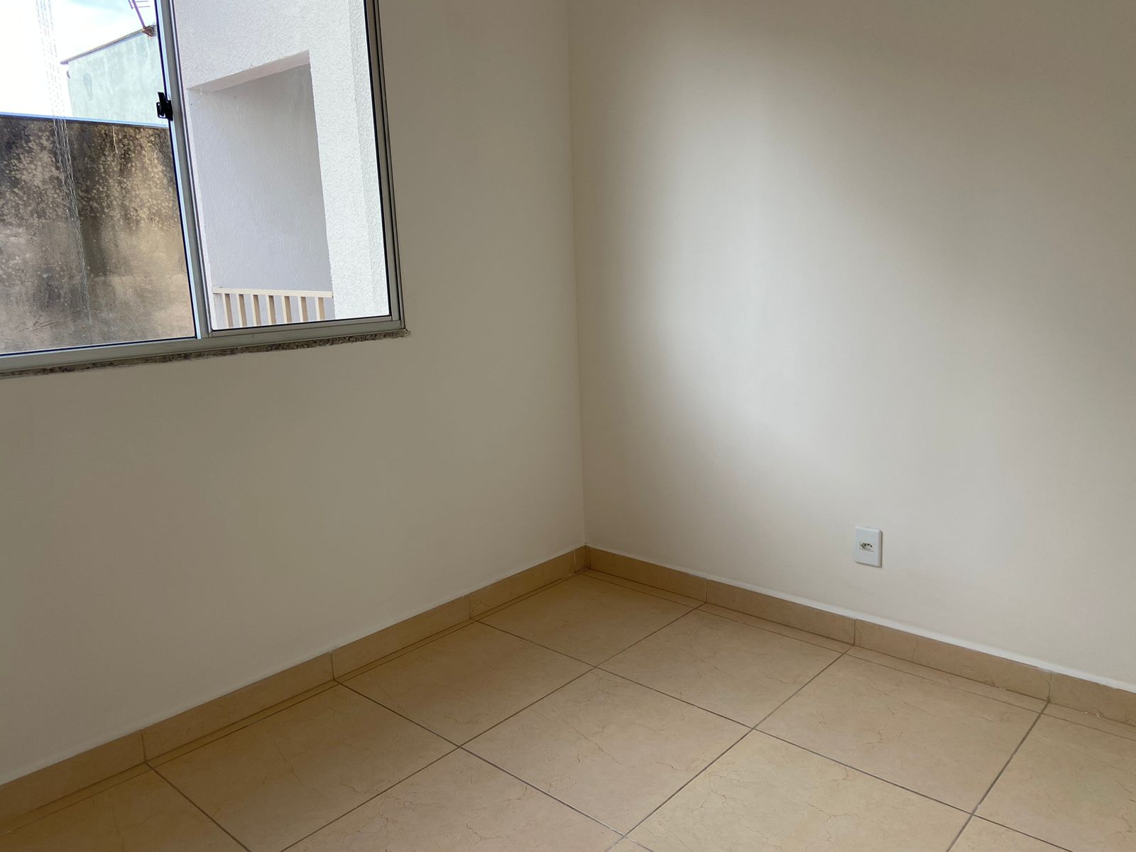 VENDO APTO DE 03 QUARTOS-MATA GRANDE